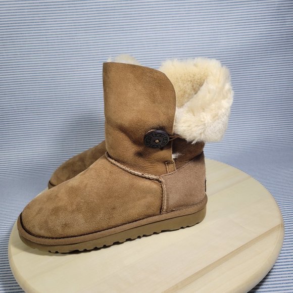 UGG Chestnut Brown Bailey Short Button Boots 5803 Women's Size 5 - Picture 3 of 11